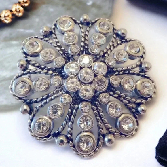 Vintage Starburst Round Rhinestone Silver Tone Brooch Pin - Picture 2 of 4